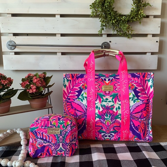 Lilly Pulitzer 2pc. Tote/Cosmetics case in "Resort White "Shes Too Fly" NWT - Picture 12 of 12